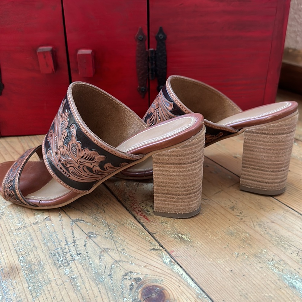 Western leather tooled healed brown sandals.  Women’s size 7.  Boutique brand. - Picture 3 of 10